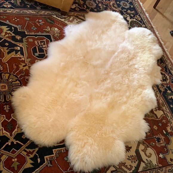 HUGE Sheepskin Rug - Picture 1 of 6